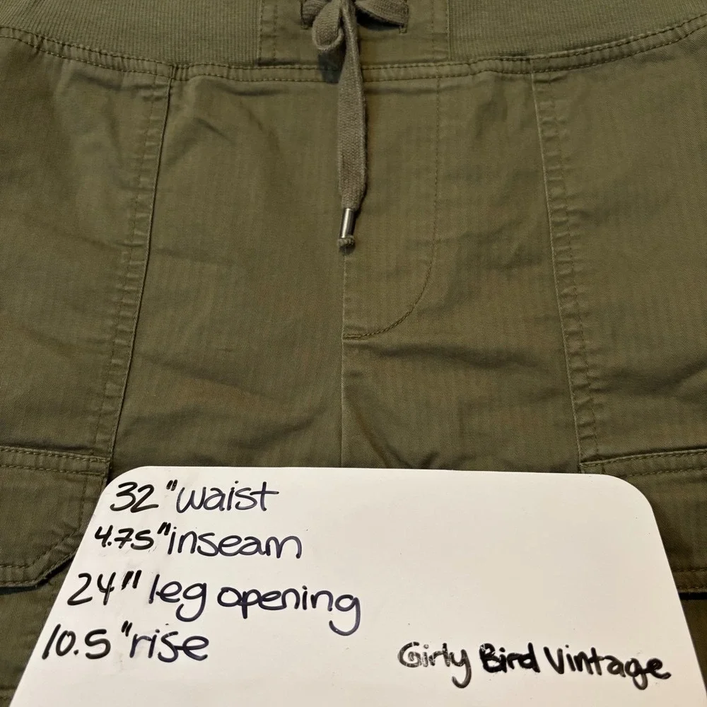 Chaps Women's Medium Cargo Shorts Olive Green Elastic Drawstring‎ Waist Gorpcore